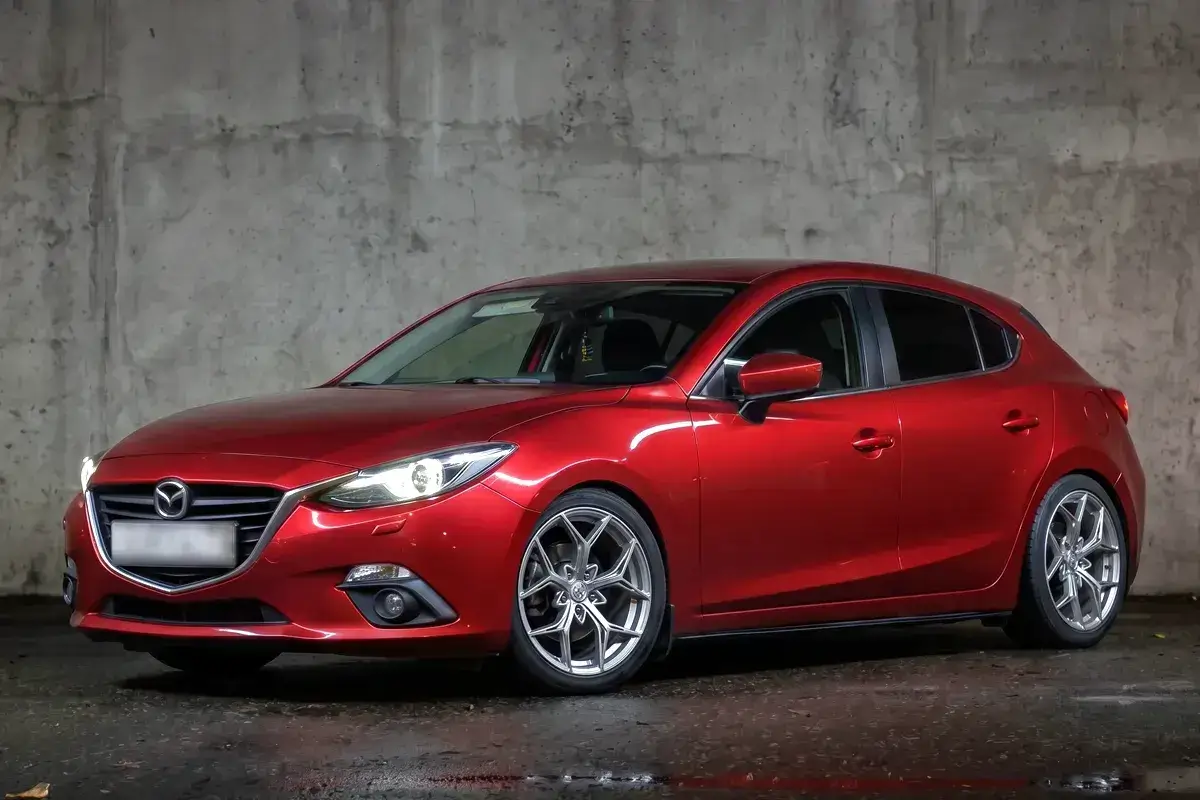 Mazda 3 с койловерами Linesracing