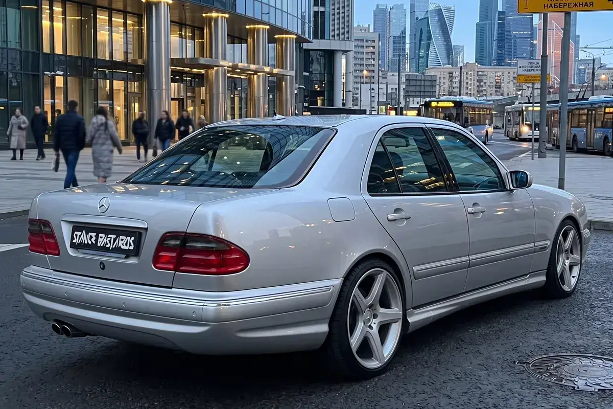 Mercedes W210 AMG вид сзади